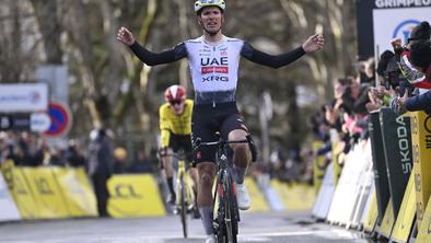 Joao Almeida na zaključnem vzponu ugnal Jonasa Vingegaarda