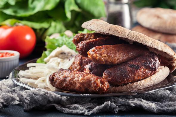 Okus po Balkanu: pristni sarajevski čevapčiči #nagradnaigra