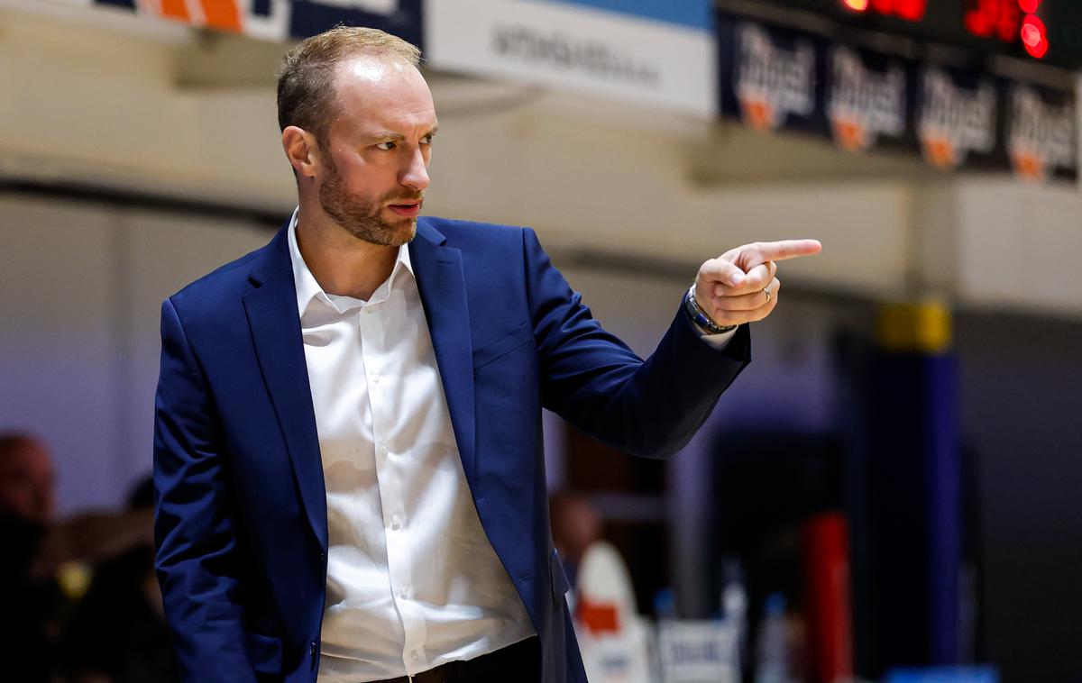 Dejan Jakara, Cedevita Olimpija : Krka, superpokal | Dejan Jakara je bil kljub porazu zadovoljen z nekaterimi aspekti igre svojih varovancev. | Foto Aleš Fevžer