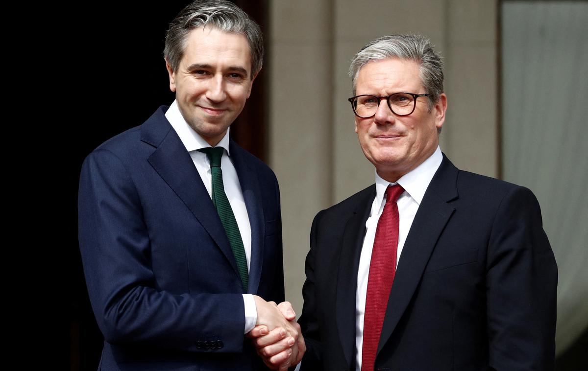 Keir Starmer in Simon Harris | Keir Starmer (desno) in Simon Harris (levo) sta se dogovorila, da bodo od prihodnjega leta potekala redna letna srečanja na temo trgovine in sodelovanja med državama. | Foto Reuters