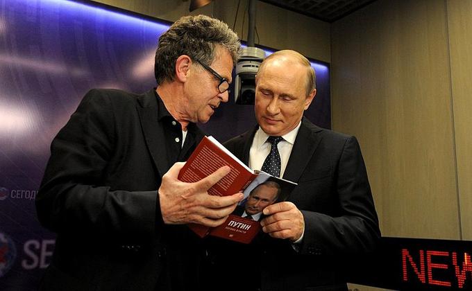 Hubert Seipel je za medije zanikal, da bi bil kakršenkoli ruski vohun ali dvojni agent, ter zatrdil, da ga je pri poročanju o Rusiji vselej vodila resnica in ne "to, kar naj bi bilo res". | Foto: Tiskovni urad Kremlja
