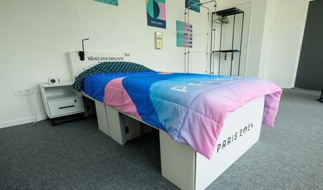Kartonske antiseks postelje v olimpijski vasi burijo duhove #video