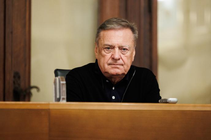 Zoran Janković | Župan Janković je dejal, da je trasa kanala obstajala že leta 1971 in da zanjo obstaja presoja vplivov na okolje. Potrdil je, da se zaveda politične in kazenske odgovornosti v primeru ogrožanja pitne vode.  | Foto STA