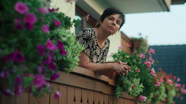 Županova žena v seriji Takšno je življenje vaščanom prodaja prehranska dopolnila. | Foto: RTV SLO