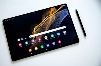 Samsung Galaxy Tab S8 Ultra 5G: zelo tenka, a vendarle zelo zmogljiva premijska tablica