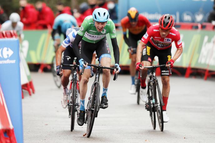 Primož Roglič Vuelta 2020 | Primož Roglič je danes zasedel drugo mesto v etapi, zaostal je le za irskim zmagovalcem Danom Martinom, v skupnem seštevku pa je ubranil rdečo majico vodilnega kolesarja na Vuelti. | Foto PHOTOGOMEZSPORT2020