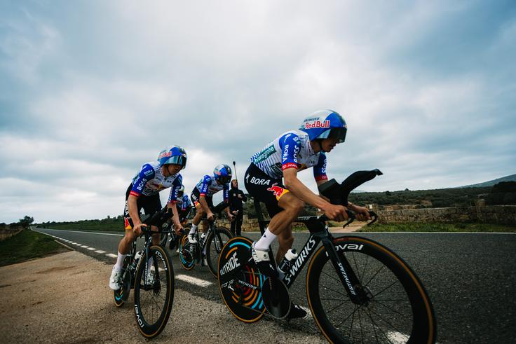 Kolesarji Red Bulla danes na Majorki med pripravami na ekipni kronometer | Foto: Red Bull - BORA - hansgrohe