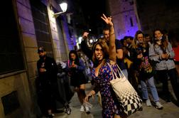 Ukinitev izrednih razmer: Španci žurali, kot da je novo leto #video
