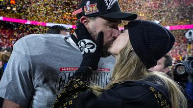 Taylor Swift in Travis Kelce sta se zaročila