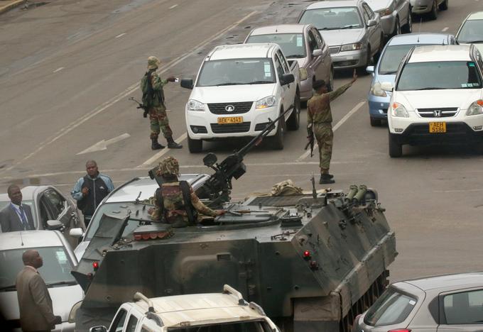 Zimbabvejska vojska je davi prevzela nadzor v prestolnici Harare. | Foto: Reuters
