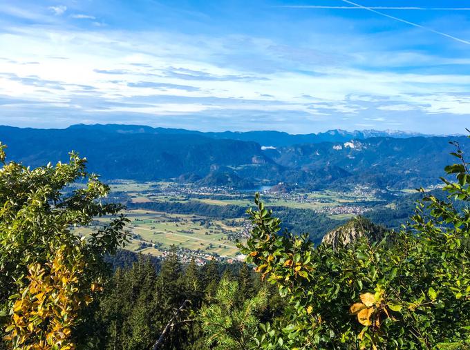 Za vsak prehojen meter nas nagradijo čudoviti razgledi na Gorenjsko in okoliške vrhove. | Foto: Špela Lenart