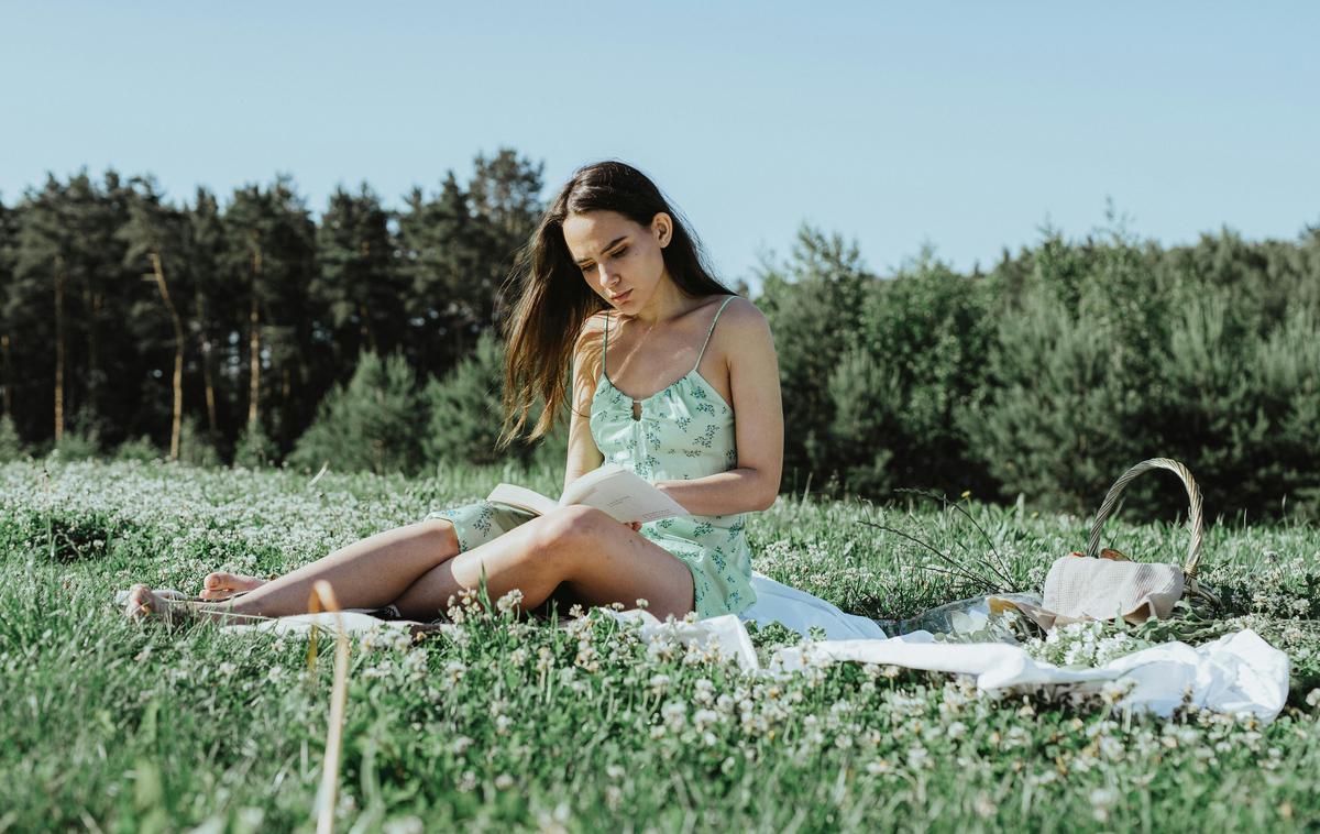 knjiga, branje, pomlad, poletje | Foto Pexels