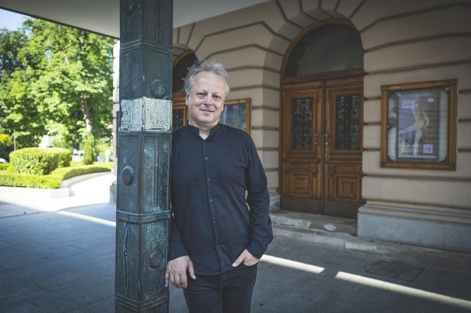 Marjan Grdadolnik | Dirigent Marjan Grdadolnik ne ustvarja le klasične glasbe, sodeloval je tudi z glasbenimi ustvarjalci različnih glasbenih zvrsti: z DJ Umekom, Raiven, Pop Design, Siddharto, kmalu tudi z Modrijani. Pri vseh najbolj ceni predanost glasbi. | Foto Ana Kovač