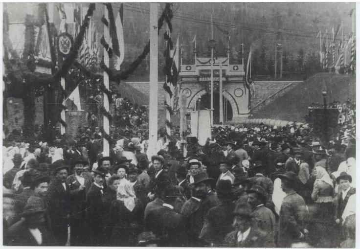 Slovesnost ob preboju bohinjskega predora leta 1904. | Foto: Neznan, arhiv Slovenske železnice