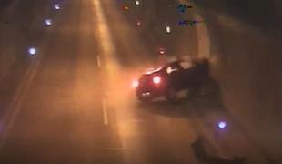 Darsove kamere ujele nesrečo pijanega voznika v predoru #video