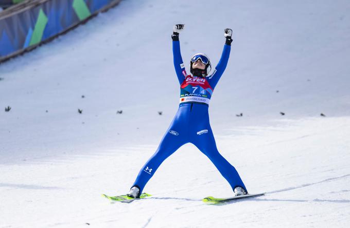 Nika Križnar se veseli dobrega skoka na SP v Planici. | Foto: Grega Valančič/Sportida