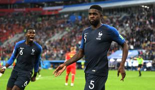 Samuel Umtiti obesil kopačke na klin