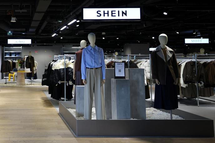 Shein, trgovina | Shein, ki je bil ustanovljen na Kitajskem leta 2012, zdaj pa ima sedež v Singapurju, se sooča s kritikami zaradi delovnih pogojev v njegovih tovarnah in vpliva na okolje njegovega poslovnega modela ultra hitre mode. | Foto Reuters