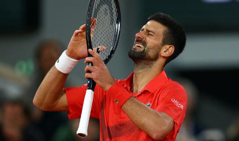 V živo: Đoković v hudih težavah, po predaji že znan prvi finalist