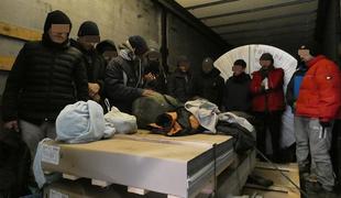 Na Gruškovju v tovornjaku odkrili 14 tujcev