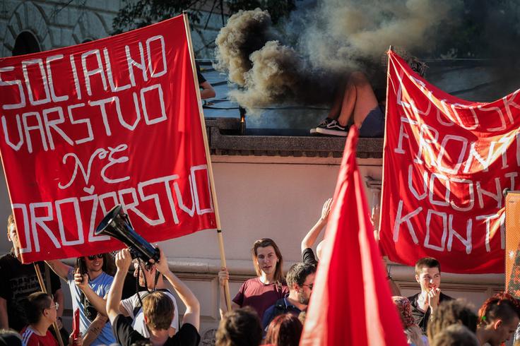 Protestni shod proti oboroževanju, vojni in zvezi Nato pod geslom Ljudska fronta - vojni kontra! | Foto: STA