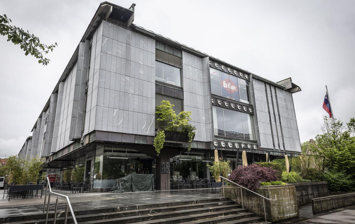 Maximarket, Maxi, onesnažena voda, okužba. | Informacije, da se je onesnaženje zgodilo zaradi hladilne vode za gašenje, pri Mercatorju niso potrdili. | Foto Bojan Puhek