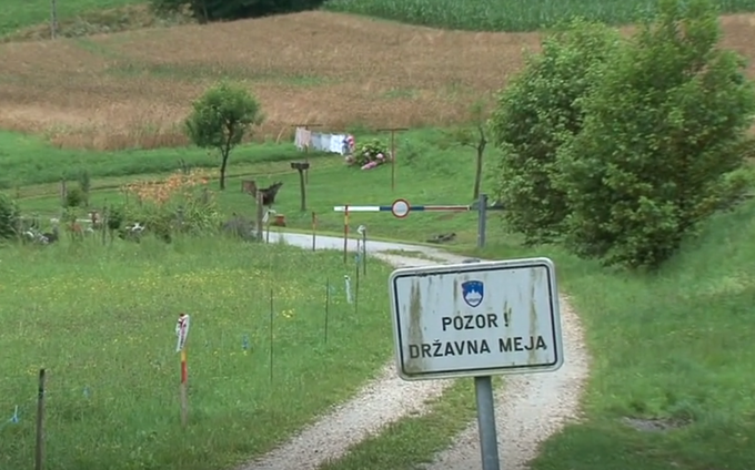 Policija se je odzvala na poročanje nekaterih medijev, da sta nevladni organizaciji Amnesty International Slovenije in Pravno-informacijski center ugotovili, da v Beli krajini policisti prisilno zavračajo prosilce za azil. Kljub temu, da so zaprosili za azil, so jih namreč policisti predali Hrvaški, kar je po mednarodnem pravu prepovedano. | Foto: Planet TV