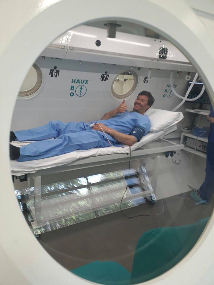 Zaradi ozeblin, ki jih je staknil na Grenlandiji, se je zdravil v hiperbarični komori. | Foto: Facebook