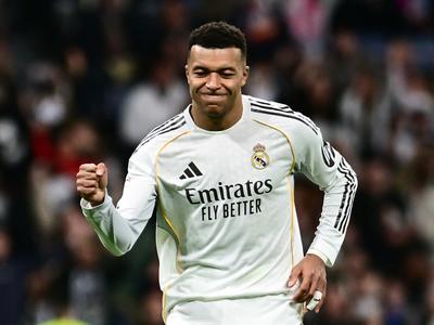 Real Madrid z zmago nad Sevillo zmanjšal zaostanek za Barcelono, Mbappe izenačil Ronaldov rekord