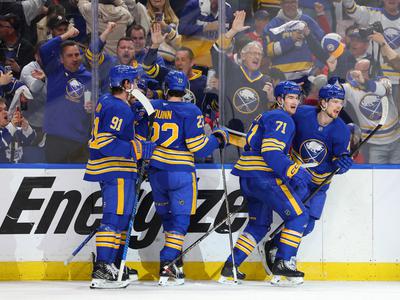 Buffalo začel z zmago, Anaheim vrnil udarec