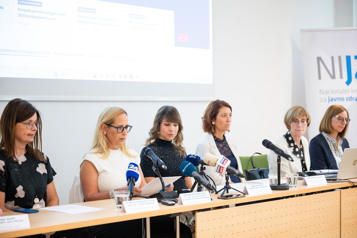 novinarska konferenca o osebni uporabi konoplje | Foto: STA