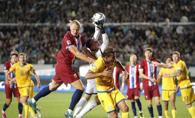 Erling Haaland na gostovanju v Kazahstanu ni izkoristil kar nekaj priložnosti za zadetek. | Foto: Reuters