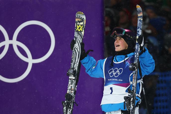 Flora Tabanelli | 18-letna italijanska smučarka prostega sloga Flora Tabanelli je leta 2024 s smučmi preskočila Tadeja Pogačarja v 15. etapi s ciljem v Livignu, v ponedeljek pa v istem kraju osvojila olimpijski bron.  | Foto Reuters