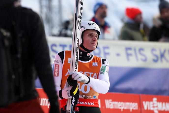 Domen Prevc | Domen Prevc je imel v prvi seriji težave takoj po odskoku. | Foto Guliverimage