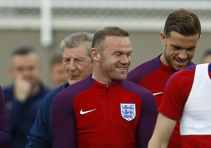 Angleški kapetan Wayne Rooney in selektor Roy Hodgson želita obdržati vodilni položaj v skupini B.
 | Foto: 