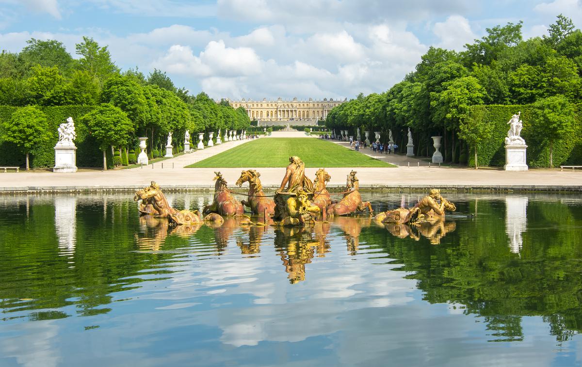 Versailles Apolonova fontana | Apolonov vodnjak je eden od dvajsetih kipov versaillskega parka, ki jim je umetna inteligenca vdahnila (za zdaj sicer samo začasno) moč klepetanja. | Foto Shutterstock