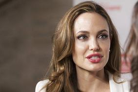 Vsi kopirajo prstan Angeline Jolie