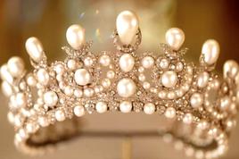 Tatovi v Franciji ukradli najmanj pol milijona evrov vreden nakit