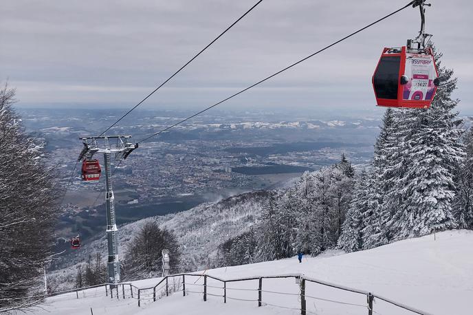 Mariborsko Pohorje | Z jutrišnjim dnem bodo spet lahko obratovalo krožno-kabinske žičnice, medtem ko je vožnja z nihalkami, ki sprejmejo več deset potnikov, še vedno prepovedana. | Foto Nina Kurnik (www.slovenia.info)