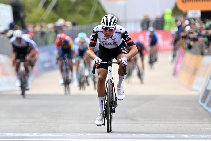 Juan Ayuso | Juan Ayuso dirka na svojem četrtem grand touru, danes pa se je veselil svoje prve zmage na tritedenski dirki. | Foto Reuters