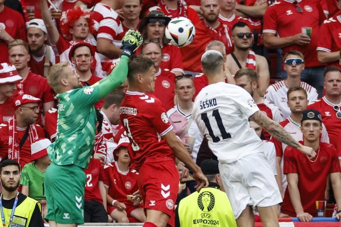 Kasper Schmeichel in Benjamin Šeško sta se nazadnje pomerila na Euru v Stuttgartu. Dvoboj se je končal brez zmagovalca (1:1). | Foto: Guliverimage