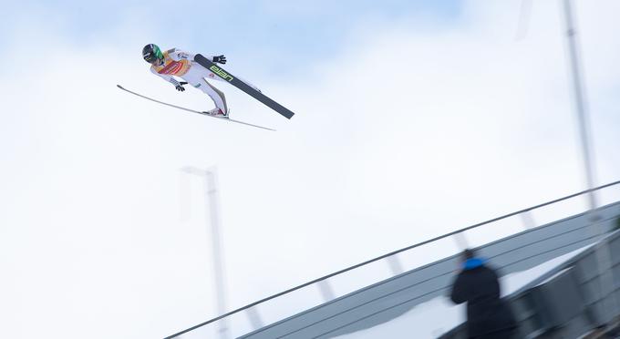 S tem skokom si je Peter Prevc leta 2016 tlakoval zmago v Garmisch-Partenkirchnu. | Foto: Sportida