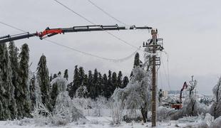 Četrt milijona ljudi v državi brez elektrike (foto)