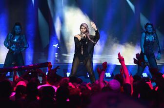 Kaj si o Leinem nastopu na Evroviziji mislita znani pevki?
