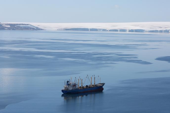 Antarktika, ribiška ladja | Sinoči se je silovito streslo blizu Argentine in Čila. | Foto Reuters