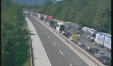 Štajerska avtocesta zaprta zaradi prometne nesreče