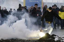 Na severu Kosova izbruhnili spopadi med policijo in protestniki