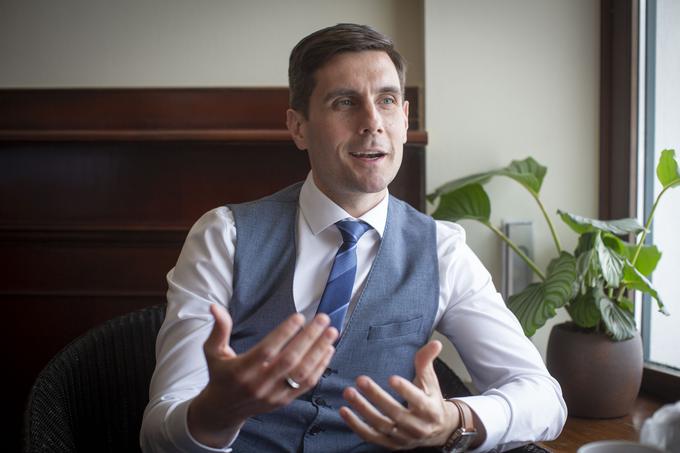 "Če pričakujete, da se bodo cene znižale za 20 odstotkov … Ne verjamem, da boste to dočakali," opozarja nepremičninski posrednik Robi Slana. | Foto: Bojan Puhek