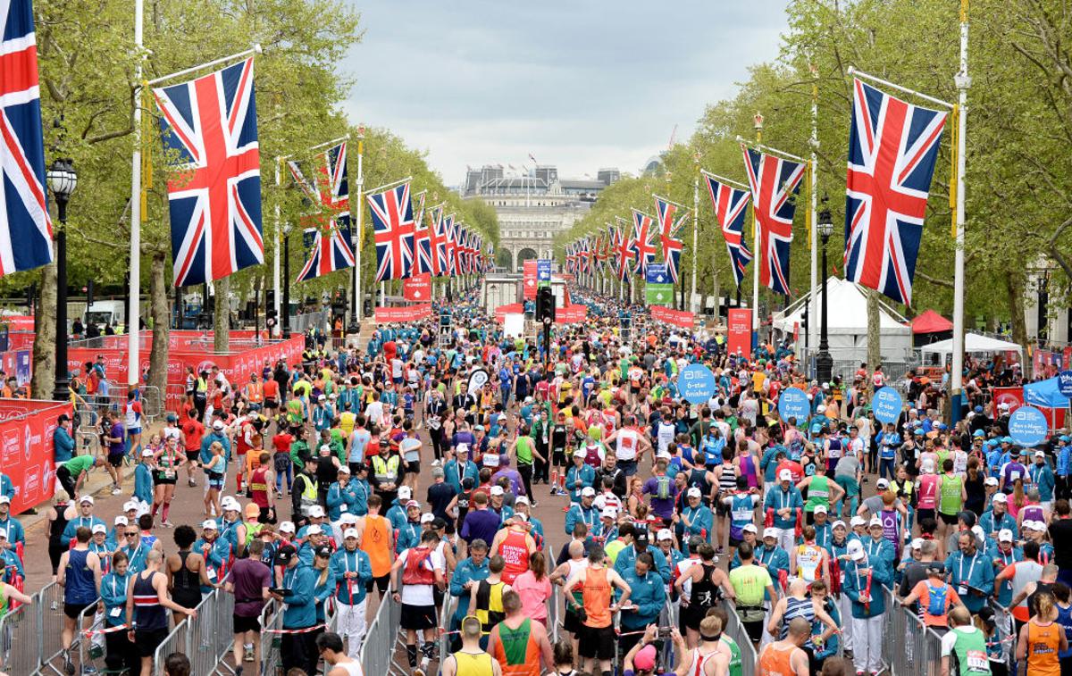 maraton london | Najpočasnejši maratonci na londonskem maratonu so bili deležni nesramnih opazk delavcev ob progi. Organizatorji so se zdaj vsem prizadetim opravičili in jih povabili, da se enega od največjih svetovnih maratonov udeležijo prihodnje leto.  | Foto Getty Images