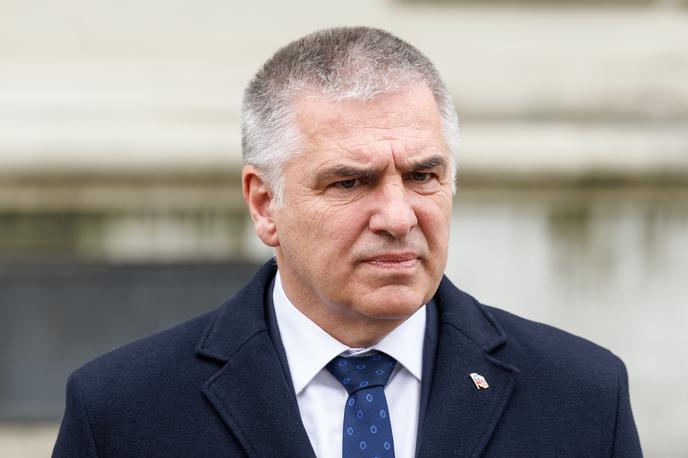 Marko Lotrič | Lotrič je tako v današnjem odzivu poudaril, da sta funkciji predsednika politične stranke in predsednika državnega sveta skladni, kar so po njegovih navedbah preverili tudi pred ustanovitvijo stranke Fokus. Pregled zakonodaje in pravna mnenja so dala "jasno, enoznačno stališče, da sta obe funkciji združljivi", je dodal predsednik DS. | Foto STA